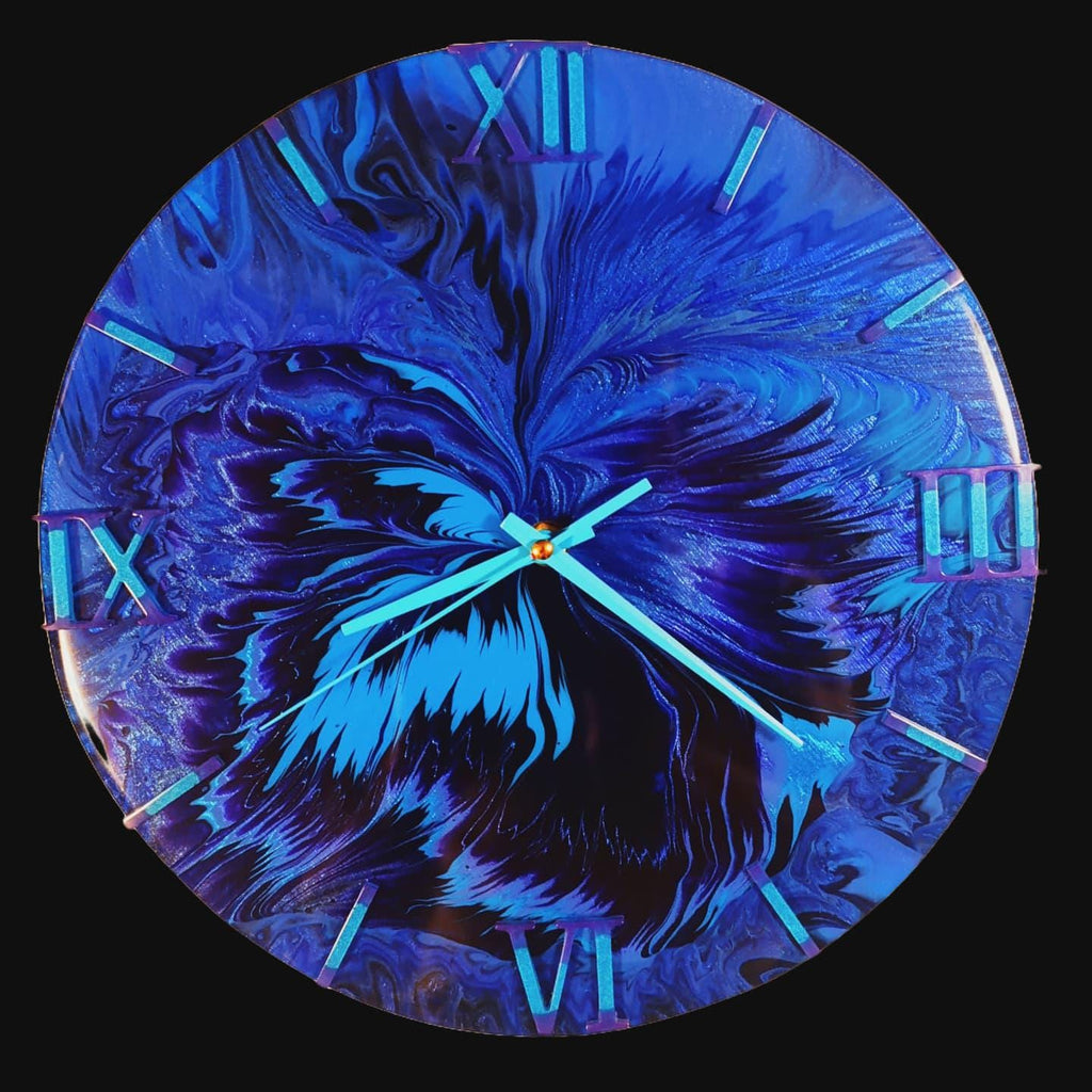 Wandklok 30cm paars Velvet Twilight luxe acryl pour klok handgemaakt belgië