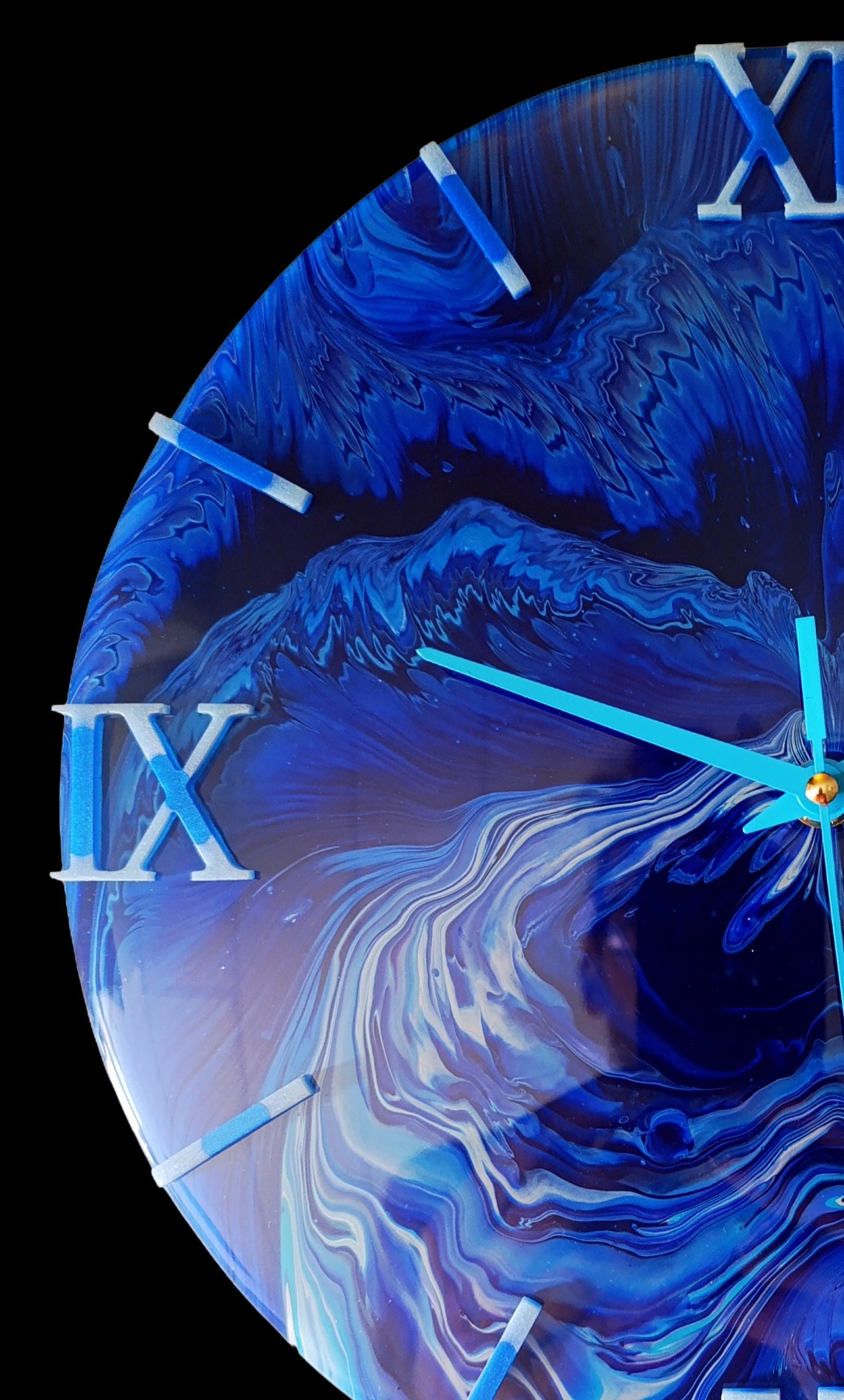 Wandklok 30cm blauw Ocean Waves handgemaakt acryl pour art silent uurwerk belgië