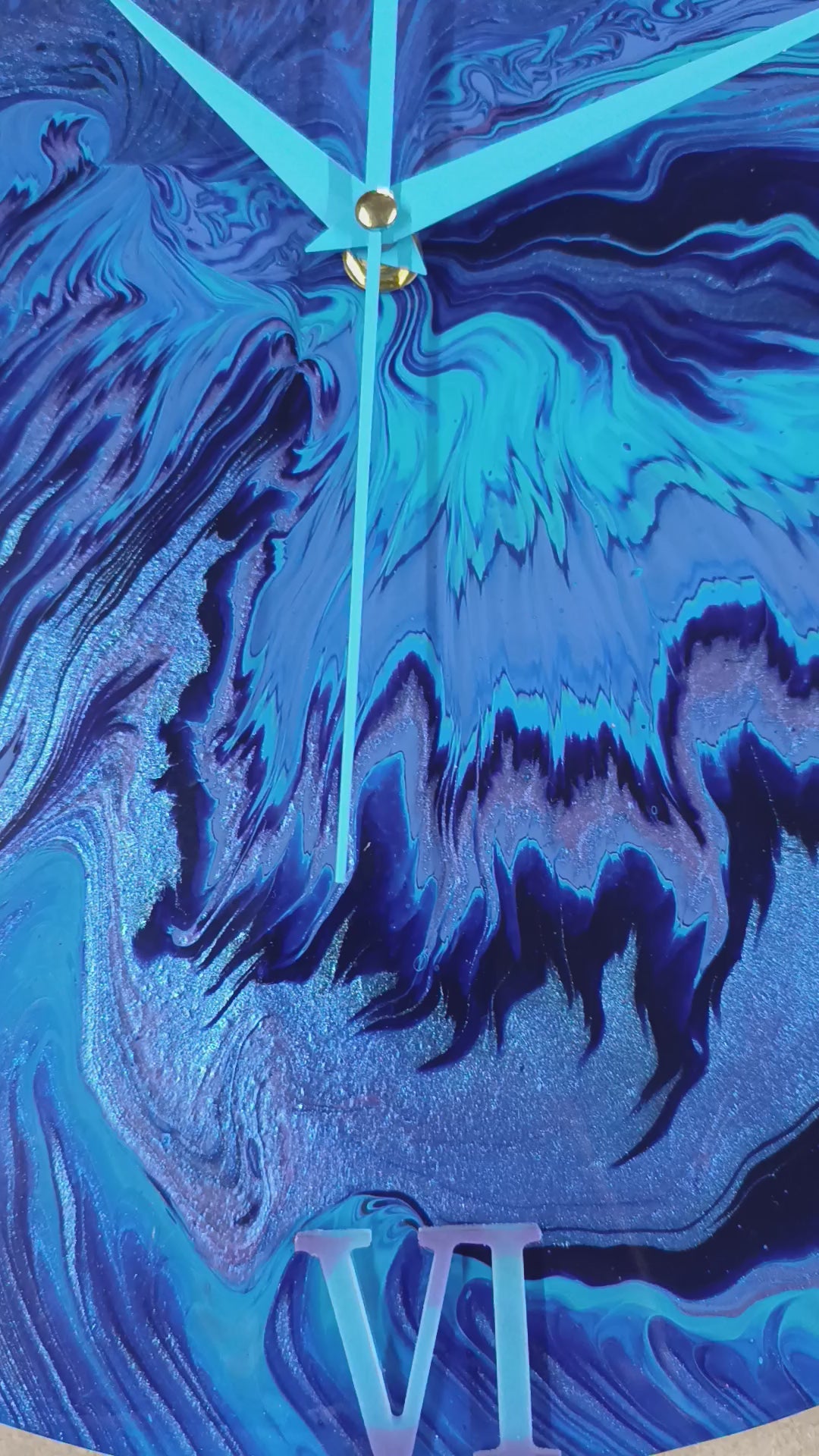 Video wandklok 40cm blauw Ocean Drift detail oceaan patroon acryl pouring belgië