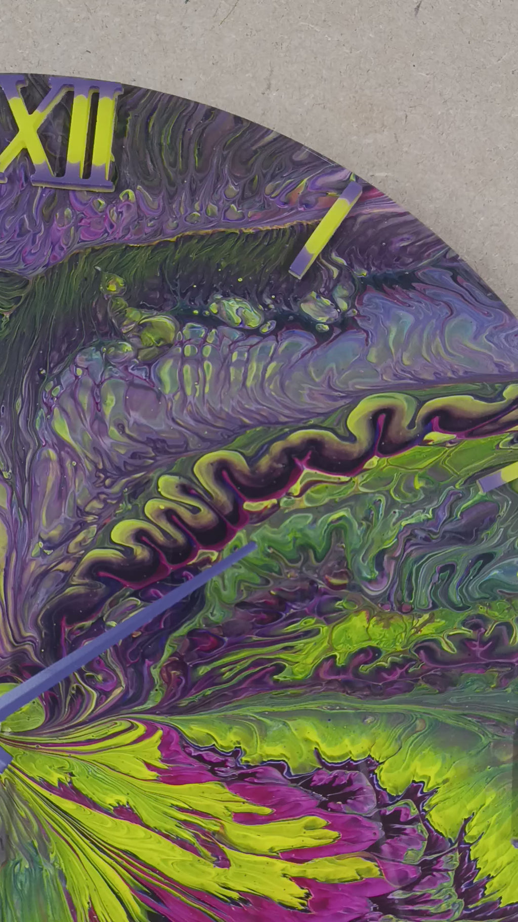 Video wandklok 40cm donkerblauw Ocean Abyss detail diepzee effect acryl pour belgië