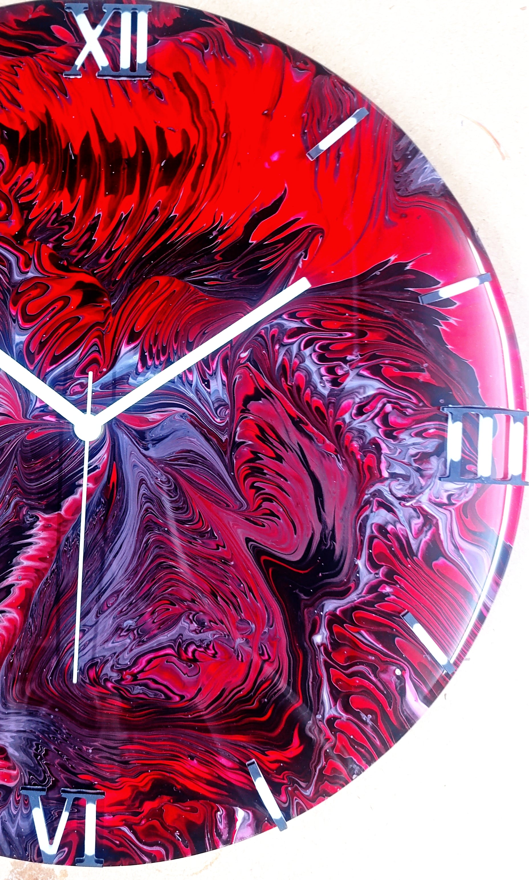 Wandklok 40cm Rood Scarlet Vortex - Draaikolk Design Acryl Pour - België